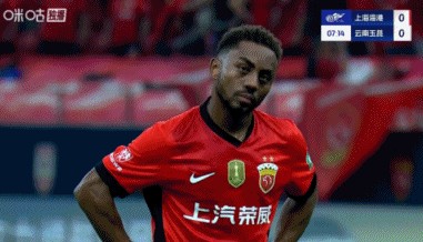 加布里埃尔失点！刘若钒造点 加布里埃尔点球踢飞，海港仍0-0玉昆
