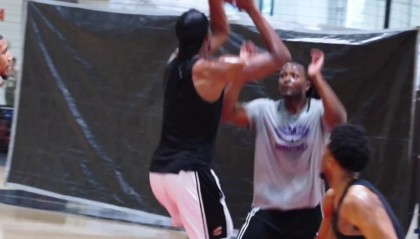 开云官网首页-能里能外！美媒晒莫布里近期训练视频 郭昊文也在&amp;多次防守对位