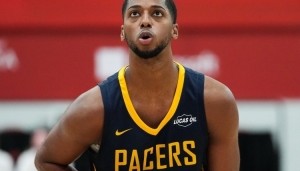 开云平台中国-何方奇兵！贝克18中11&amp;三分10中4轰26分10板2断2帽 第三节14分！