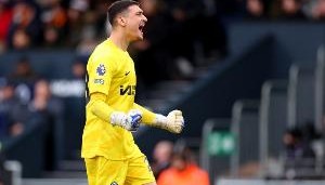 记者：切尔西门将佩特洛维奇标价2500万镑，樱桃与蓝军进行了接触